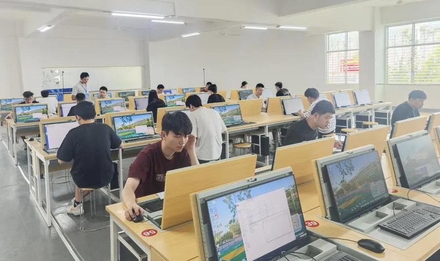 我校圆满完成第9期人工智能训练师等级认定，开启理论无纸化考核新篇章